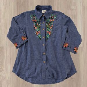 Parsley & Sage Embroidered Button Down Blouse